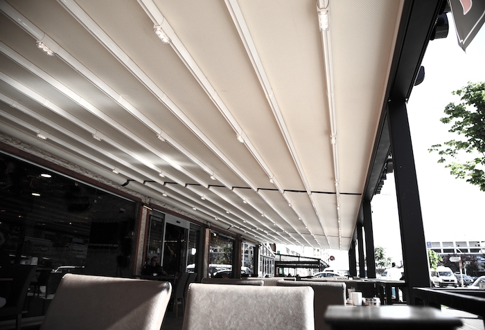 Pergole Retractabile cu Membrană PVC